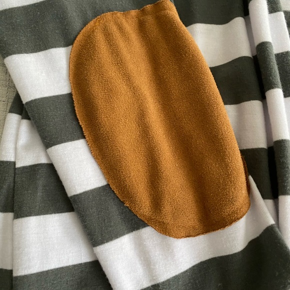 Adorable cardigan with elbow patch sleeves - Picture 5 of 5